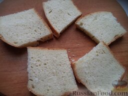 Горячие бутерброды со шпротами или сардинами и сыром: Как приготовить горячие бутерброды со шпротами и сыром:    Включить духовку.  Хлеб нарезать на кусочки.