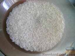 Харчо по-грузински: Рис промыть в нескольких водах, замочить в холодной воде (на время варки мяса).