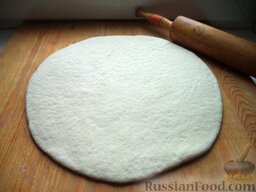 Дрожжевое тесто для пиццы Способ I: Из готового теста раскатывают лепешку толщиной 1—2 см.
