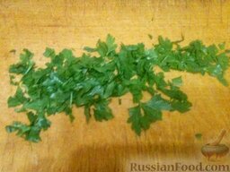 Запеканка из кабачков с мясом: Зелень нарезать.