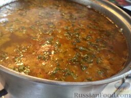 Суп картофельный с консервированной кукурузой: При подаче посыпать картофельный суп с консервированной кукурузой мелко нарезанной зеленью.
