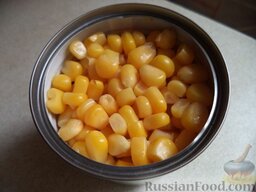 Суп картофельный с консервированной кукурузой: Открыть баночку консервированной кукурузы.