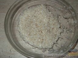 Каша рисовая рассыпчатая на воде: Как приготовить     Рис перебрать, промыть холодной водой, облить кипятком, дать стечь.