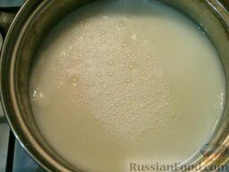 Каша молочная из геркулеса: Как варить кашу из геркулеса на молоке:    Молоко развести водой.  В толстостенную алюминиевую кастрюлю влить молоко, разведенное водой, и довести до кипения.