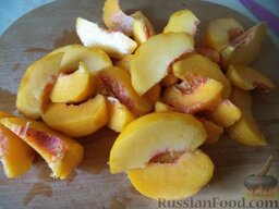 Варенье из персиков ( самый быстрый способ приготовления): Как приготовить варенье из персиков:    Персики помыть, очистить от кожицы. Нарезать дольками.