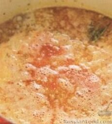 Соус Болоньезе: После 3-часового приготовления на малом огне соус должен оставаться довольно жидким.