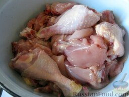Суп «Харчо»: Как приготовить суп харчо:    Курицу промойте и порежьте на порционные кусочки.