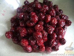 Варенье из вишни с косточками «Простецкое»: После этого сироп слейте (но не выливайте окончательно). А ягоды пока отложите.
