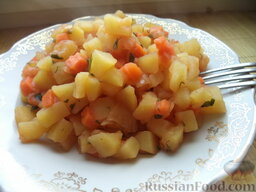 Картофельное рагу: При подаче картофельное рагу посыпать оставшейся мелко нарезанной зеленью.  Приятного аппетита!
