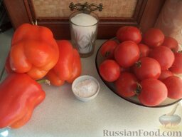 Перец в томатном пюре (лечо): Продукты для лечо в томатном соусе перед вами.