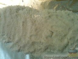 Горбуша, запеченная в соли: На противень насыпать крупной соли толщиной около 0,5 см