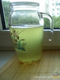 Лимонад классический: Когда смесь остынет, процедить и добавить охлажденную воду.