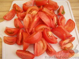 Лечо «Ленивое»: Как приготовить «ленивое» лечо из болгарского перца и помидоров:    Помидоры вымыть, нарезать ломтиками.