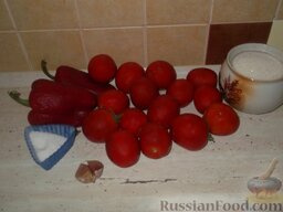 Лечо (помидорное): Подготовить продукты для помидорного лечо.