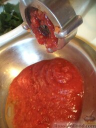 Томатный сок: Затем помидоры пропустить через мясорубку.