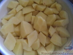 Суп из семги: Картофель очистить, вымыть, нарезать кусочками или кружочками.