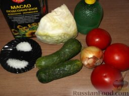 Салат из белокочанной капусты, огурцов и помидоров: Подготовить продукты для салата с капустой, огурцами и помидорами.