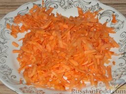 Борщ с говядиной: Морковь очистить, вымыть, натереть на крупной терке.