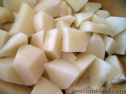 Куриный суп с шампиньонами: Картофель очистить, вымыть, нарезать.