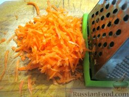 Рассольник из мяса курицы: Морковь очистить, вымыть, натереть на крупной терке.