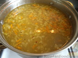 Суп с колбасой и рисом: Суп варить до готовности на небольшом огне под крышкой (около 10 минут). Суп с колбасой и рисом готов.