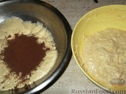 Торт «Зебра»: Полученную массу делят на 2 части, в одну из которых добавляют 25-50 г какао-порошка (половину порции) и тщательно перемешивают.