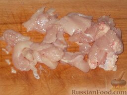 Курник «Самарский»: Куриное мясо нарезать.