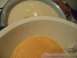 Блины кукурузные: В заваренное тесто добавить растительное масло, соль и хорошо взбитые яйца.