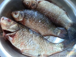 Простой рыбный суп (рыбацкая уха): Рыбу хорошо промыть, посолить.
