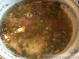 Простой рыбный суп (рыбацкая уха): Простой рыбный суп (рыбацкая уха) готов.  Готовую уху посыпать зеленью.