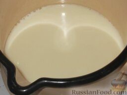 Пирожное «Колбаска»: Вскипятить молоко.