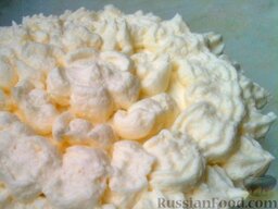 Крем сливочный: Сливочный крем для торта готов. Сливочный крем нужно использовать сразу же после приготовления.  Такого количества крема хватит для украшения небольшого торта.