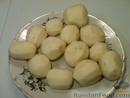 Пирог с сырой картошкой: Картофель очистить и вымыть.