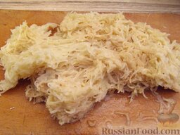 Драники (оладьи): Как приготовить драники картофельные:    Картофель очистить, вымыть, натереть на мелкой терке.