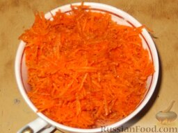 Морковный торт: Как приготовить морковный торт:    Для теста: очистить и на мелкой терке натереть морковь, так чтобы получился стакан моркови (если морковь среднего размера, то нужно брать 2-3 штуки, если крупная - то одну).