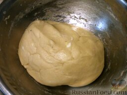 Печенье на майонезе: Замесить мягкое тесто, оставить в холодильнике на 30 минут.