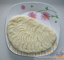Печенка жареная с картофельным пюре "Времена года": Отварная картошечка, хорошенько размятая с теплым молоком и маслом.