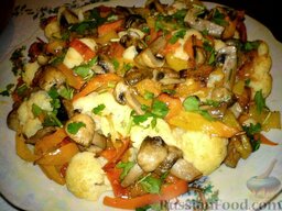 Овощи тушеные с грибами: Тушеные овощи с грибами готовы. Приятного аппетита!