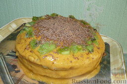 Рецепт кисломолочного бисквита: Крем для торта: хурма, взбитая со сметаной и прослойка киви.