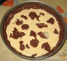 Пирожок "Коровка-Буренка": Из отложенного кусочка основы произвольно оторвать кусочки и сделать пятнышки.
