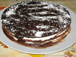 Торт "Зебра": Готовый торт «Зебра» полить глазурью и украсить по вкусу.