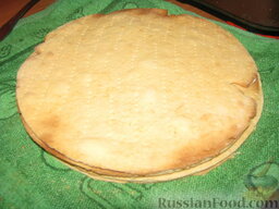 Торт "Медовик" со сметанным кремом: Коржам дать остыть.