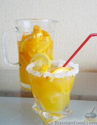 Апельсиновый лимонад / Безалкогольный крюшон: 6. Освежающий крюшон безалкогольный готов! Можно подавать к столу!   Если вы желаете сделать апельсиновый лимонад, то разбавляйте в стакане полученный напиток минеральной водой в пропорции 1:1.