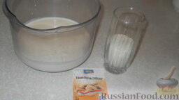 Торт "Монастырская изба": Для крема берем 600 г сметаны, полстакана сахара и 1 пачку ванильного сахара.