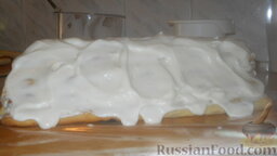 Торт "Монастырская изба": Со всех сторон обмазать кремом и посыпать тертым шоколадом, убрать в холодильник