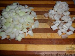 Вареники (картошка+капуста): Лук и сало режем кубиком.