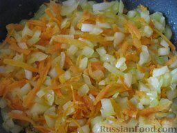 Сырный супчик "От Аллы Пугачёвой": Добавить пассерованные лук и морковь (иногда обхожусь без моркови).