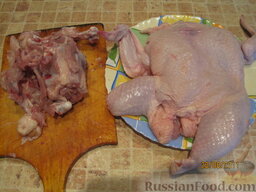 Курица, фаршированная рисом: Вынимаем все косточки (все мясо остается внутри).