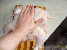 Шкмерули: Хорошенько размять цыплёнку позвоночник рукой (бить молотком не стоит, чтобы кости не раздробить).