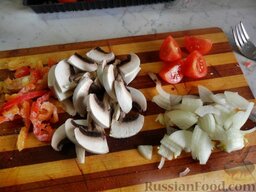 Свинина по-сербски: Подготавливаем овощи.